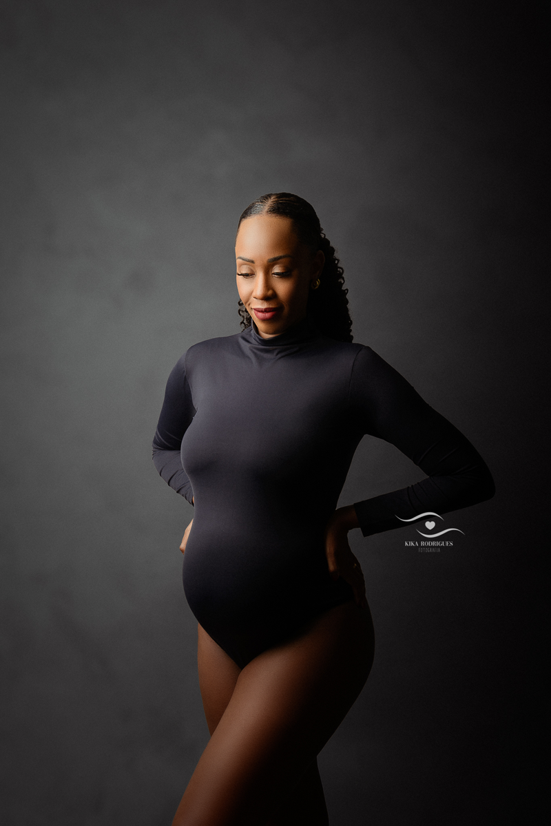 ensaio gestante, estúdio fotográfico em guarulhos, kika rodrigues, barriga, cinza, clássico, luxo, boho, macrame, croche, bebê barriga, marrom, preto