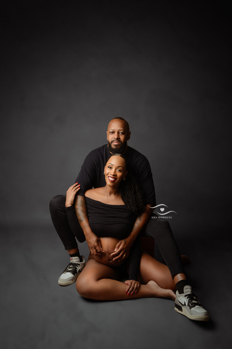 ensaio gestante, estúdio fotográfico em guarulhos, kika rodrigues, barriga, cinza, clássico, luxo, boho, macrame, croche, bebê barriga, marrom, preto