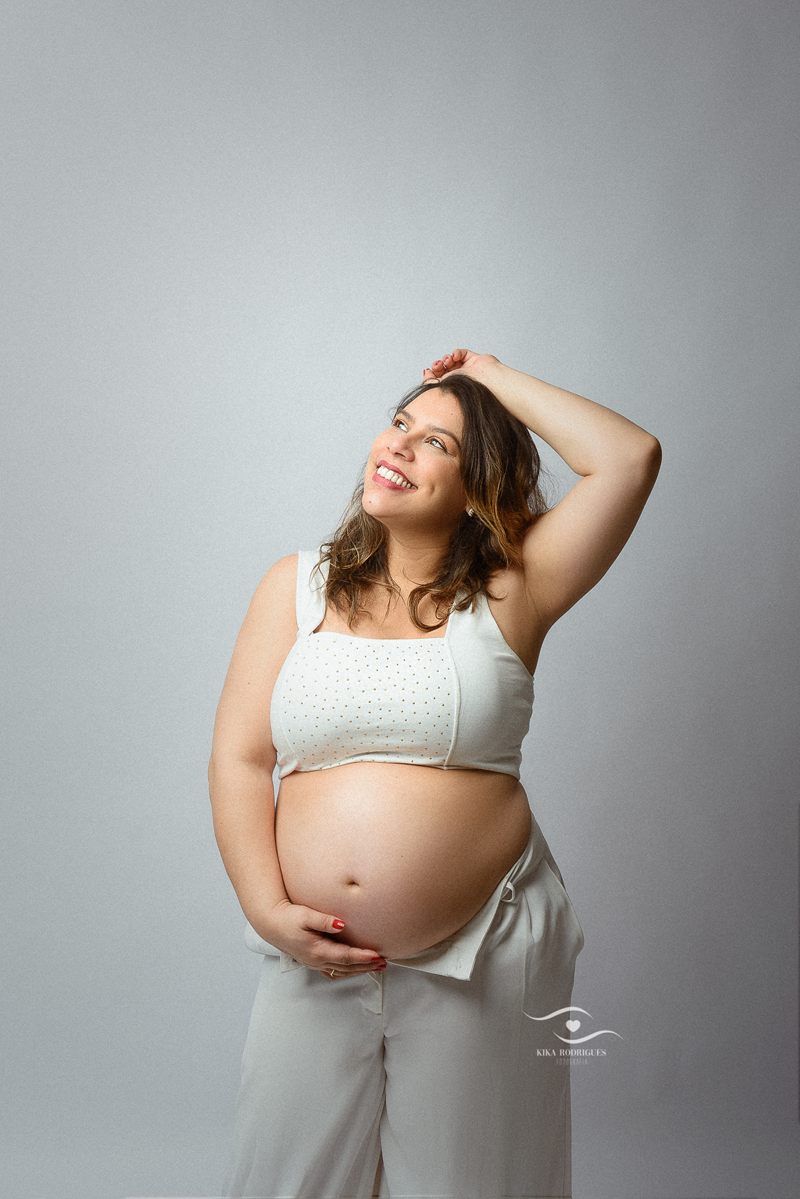 ensaio gestante, estúdio fotográfico em guarulhos, kika rodrigues, barriga, cinza, clássico, luxo, boho, macrame, croche, bebê barriga, marrom, preto
