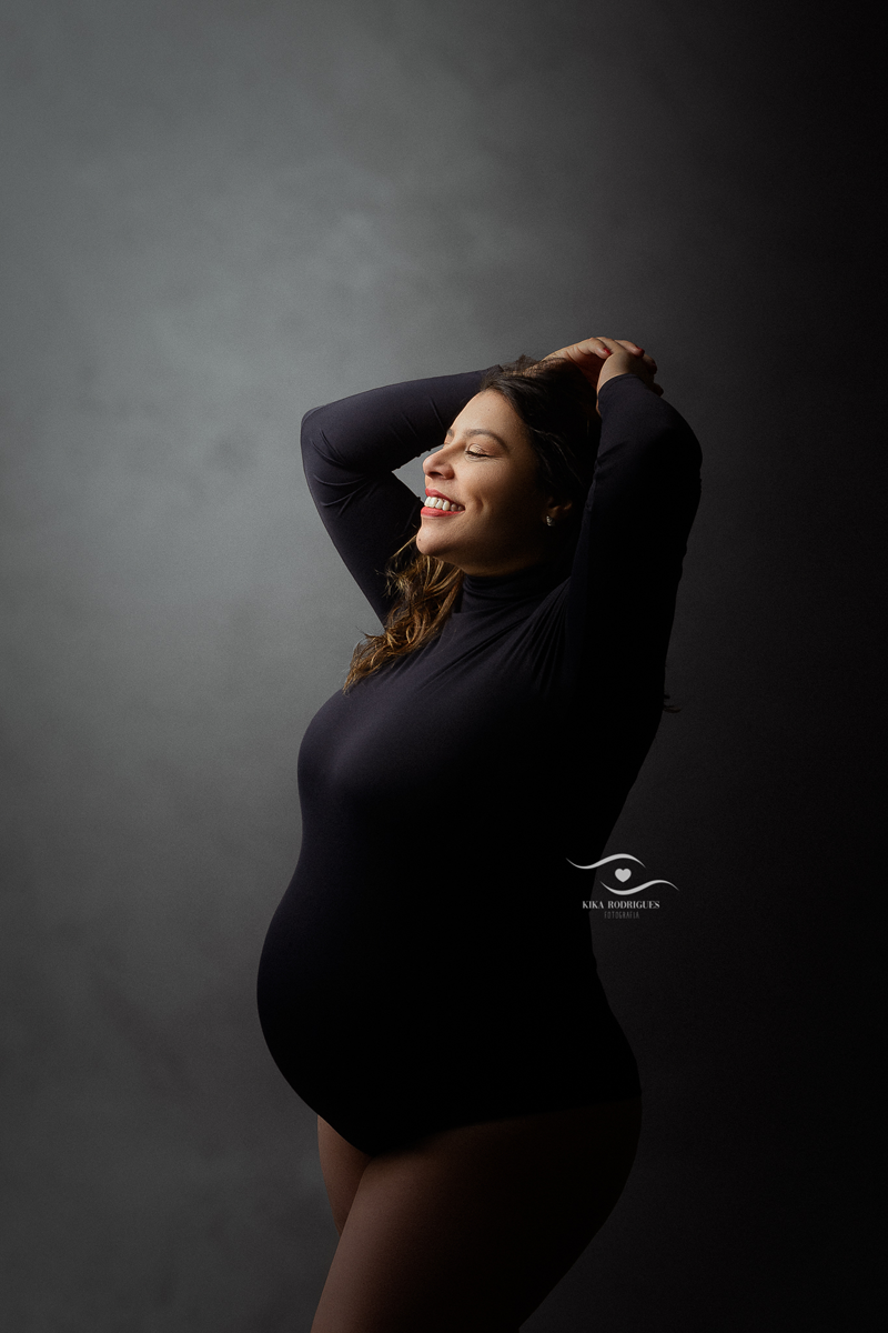 ensaio gestante, estúdio fotográfico em guarulhos, kika rodrigues, barriga, cinza, clássico, luxo, boho, macrame, croche, bebê barriga, marrom, preto
