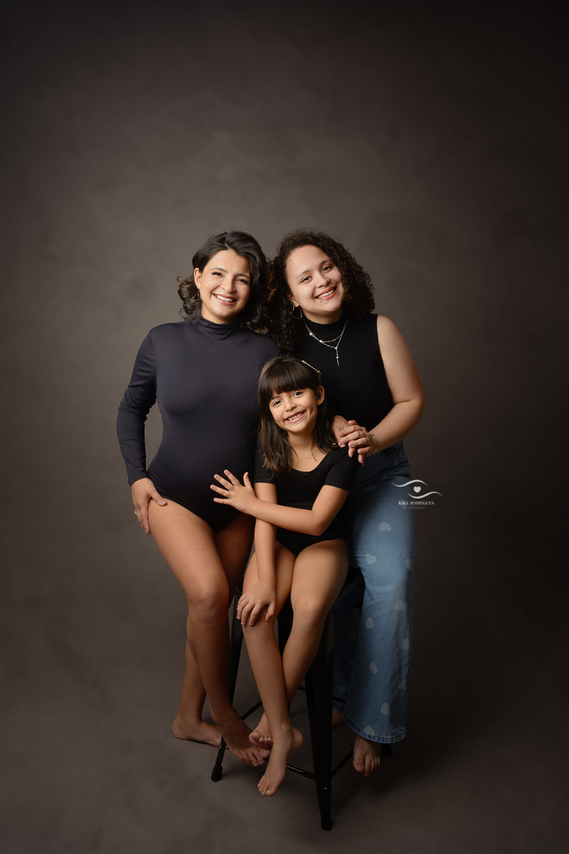 kikarodrigues-guarulhos-ensaio-gestante-gravida-estudio-marrom-classico-boho-luxo-elegante-cinza-preto-branco-mulher-maternidade