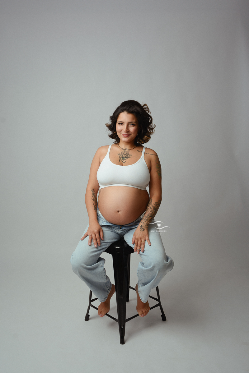 kikarodrigues-guarulhos-ensaio-gestante-gravida-estudio-marrom-classico-boho-luxo-elegante-cinza-preto-branco-mulher-maternidade