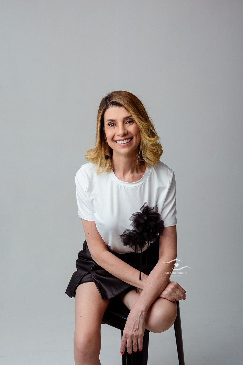 kikarodrigues-guarulhos-ensaio-feminino-mulher-sensual-casual-despojado-descontraido-leve-estudio-marrom-classico-boho-luxo-elegante-cinza-preto-branco