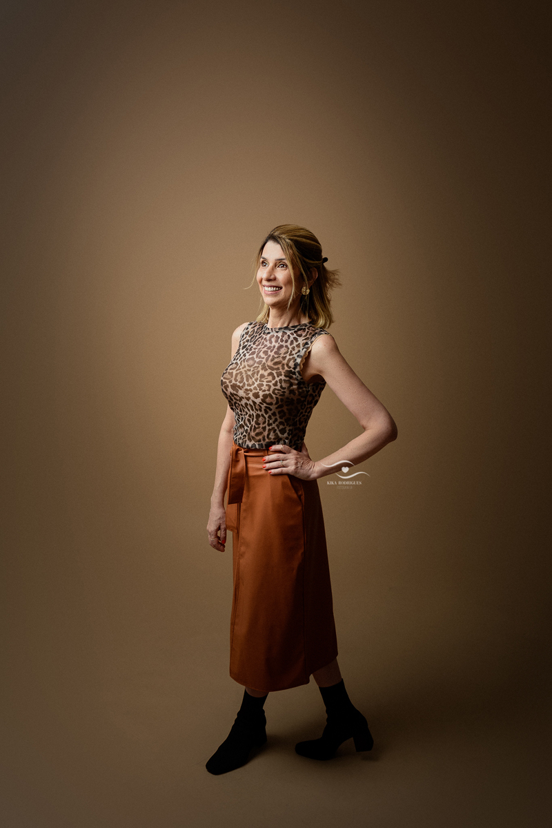 kikarodrigues-guarulhos-ensaio-feminino-mulher-sensual-casual-despojado-descontraido-leve-estudio-marrom-classico-boho-luxo-elegante-cinza-preto-branco