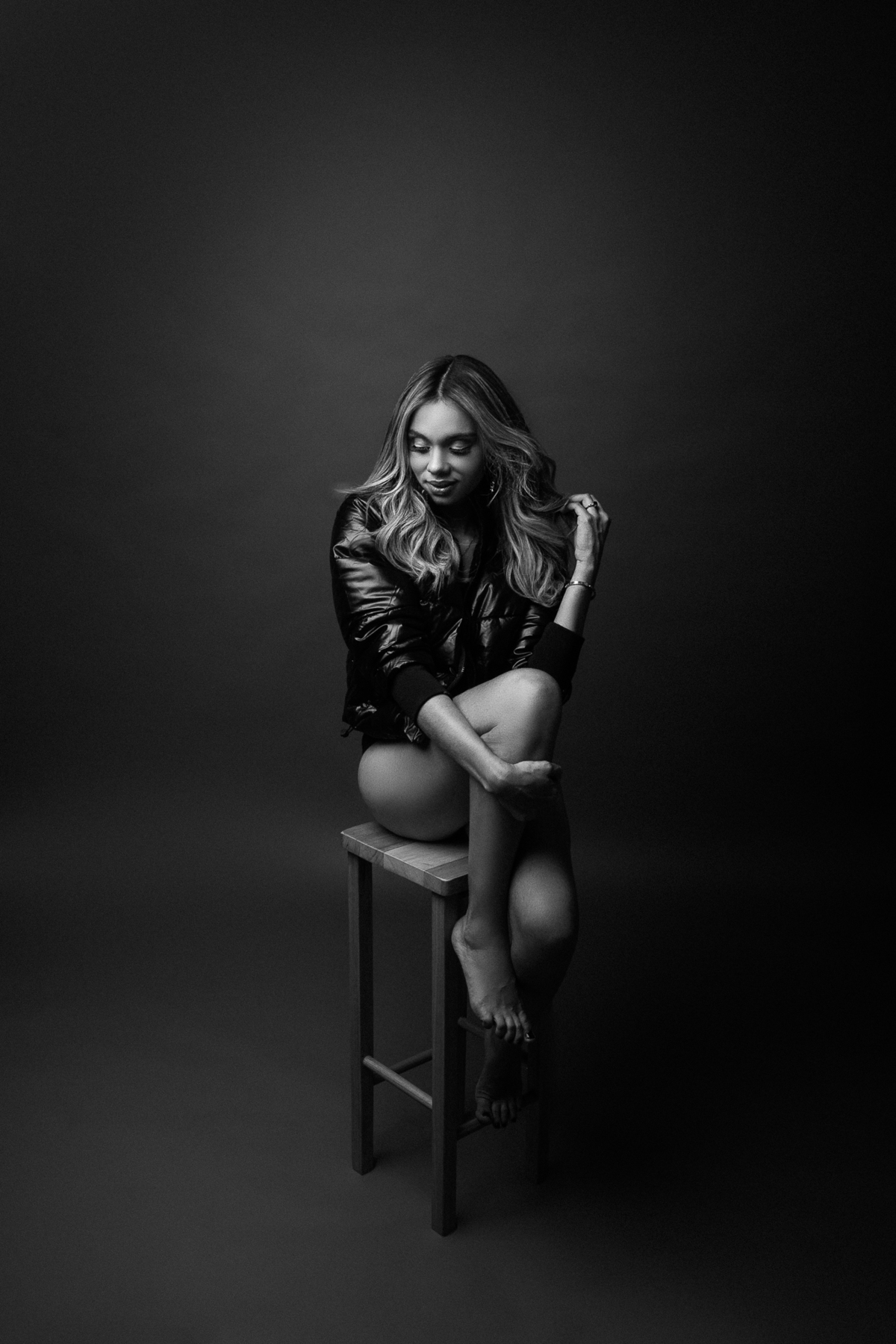 kikarodrigues-guarulhos-ensaio-feminino-mulher-sensual-casual-despojado-descontraido-leve-estudio-marrom-classico-boho-luxo-elegante-cinza-preto-branco