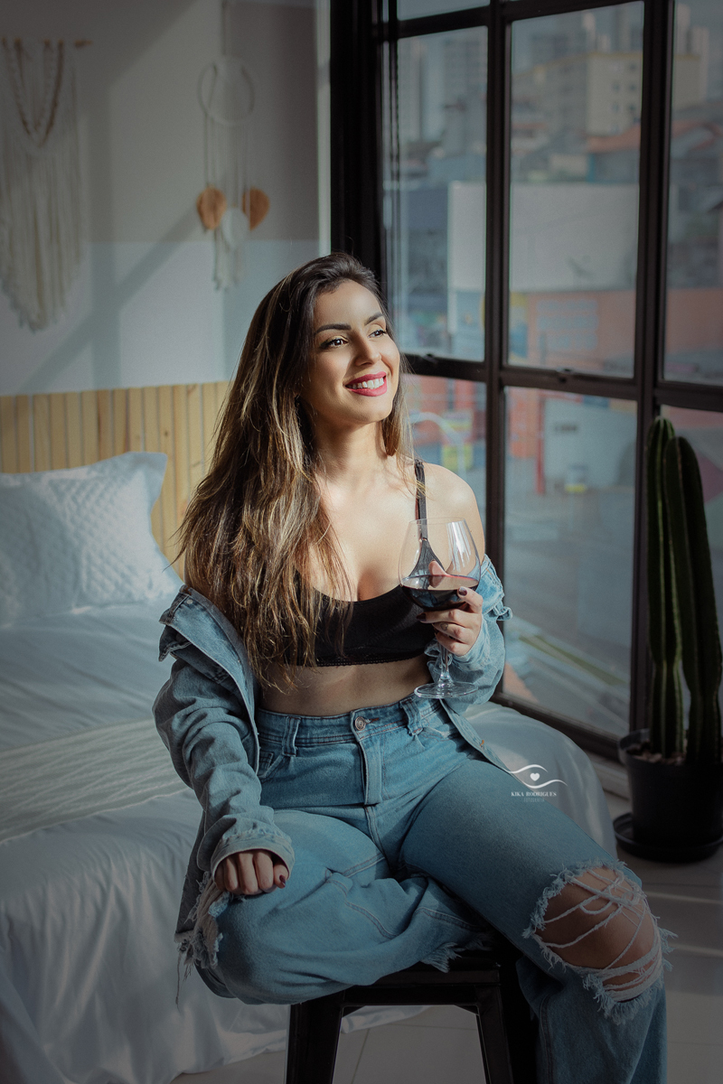 kikarodrigues-guarulhos-ensaio-feminino-mulher-sensual-casual-despojado-descontraido-leve-estudio-marrom-classico-boho-luxo-elegante-cinza-preto-branco