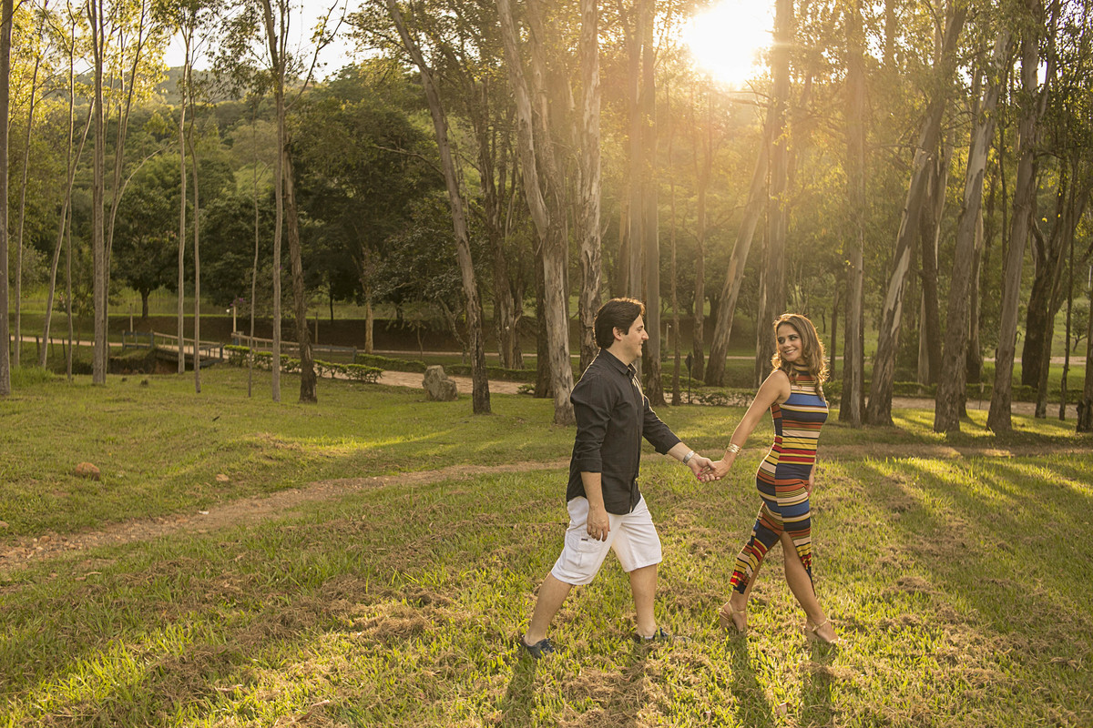book de casal, um ensaio pre wedding ou pre casamento fotografado com a noiva, com vestido de noiva pelo fotografo de casamento juliano lemes de varginha, ensaio com lindas fotos de noivas