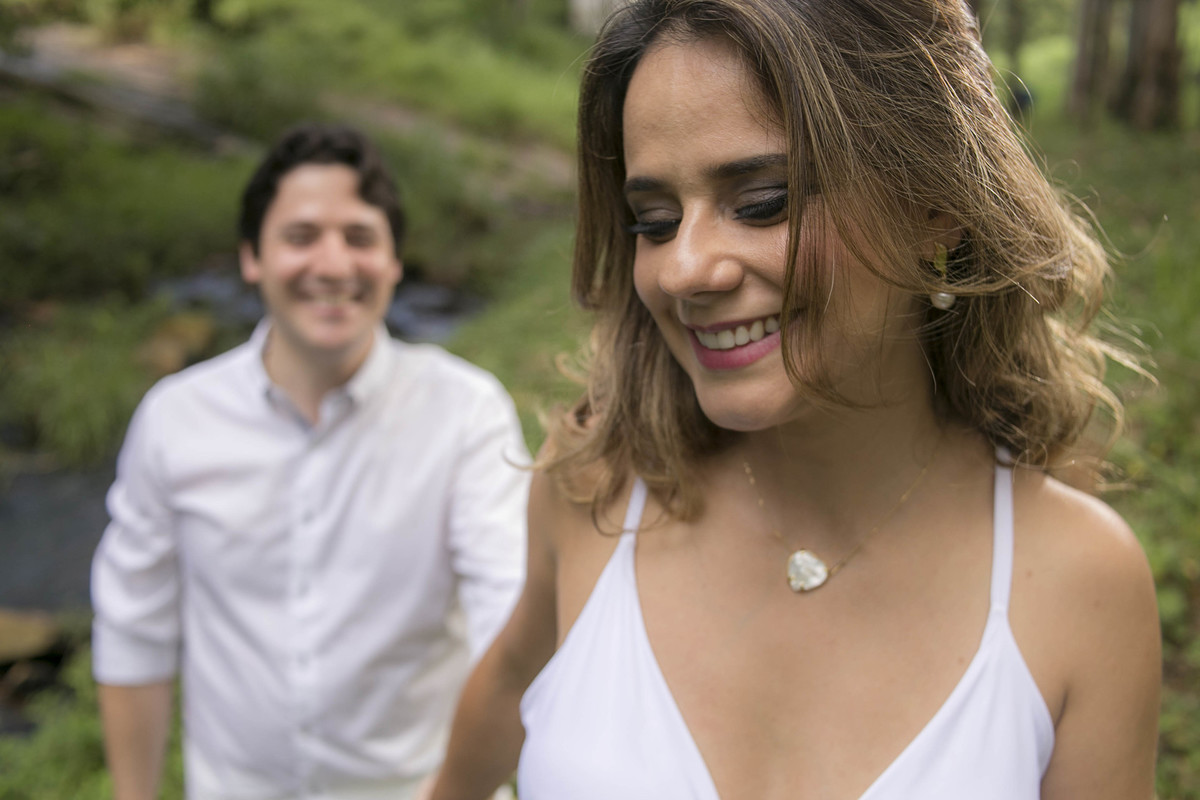 book de casal, um ensaio pre wedding ou pre casamento fotografado com a noiva, com vestido de noiva pelo fotografo de casamento juliano lemes de varginha, ensaio com lindas fotos de noivas