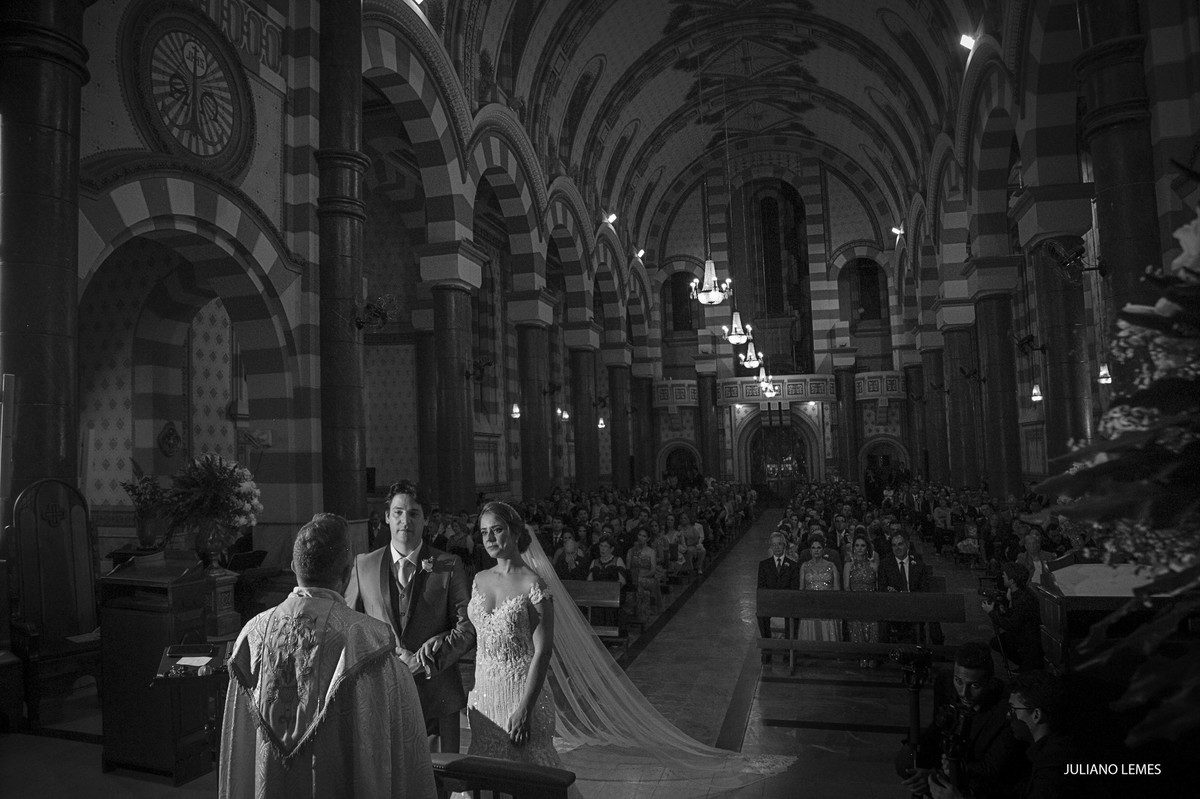 casamento em sao sebastiao do paraíso, fotos juliano lemes, fotografo de casamento varginha, noiva  e vestido de noiva e um book de casal, sapato de noiva, fotografo de minas gerais