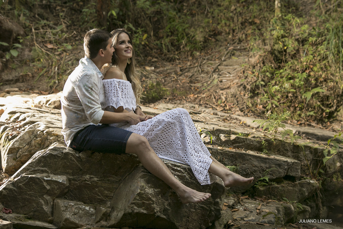 book de casal, noivos são thome das letras com fotografo de  casamento varginhense, três corações, pouso alegre, poços de caldas, fotos de noiva, vestido de noiva, sapato de noiva, álbum de casamento
