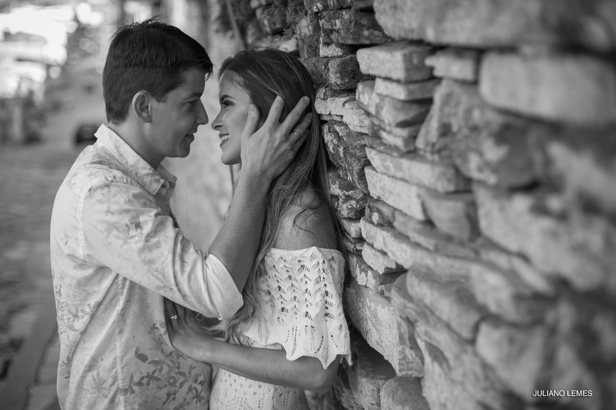 book de casal, noivos são thome das letras com fotografo de  casamento varginhense, três corações, pouso alegre, poços de caldas, fotos de noiva, vestido de noiva, sapato de noiva, álbum de casamento