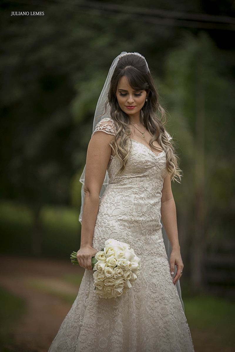 ensaio de casamento, realizado na fazenda pedra negra em tres pontas, proximo a varginha, minas gerais pelo fotografo de casamento e familia juliano lemes, ensaio de erika, com vetido de noiva e rodolfo em minas gerais