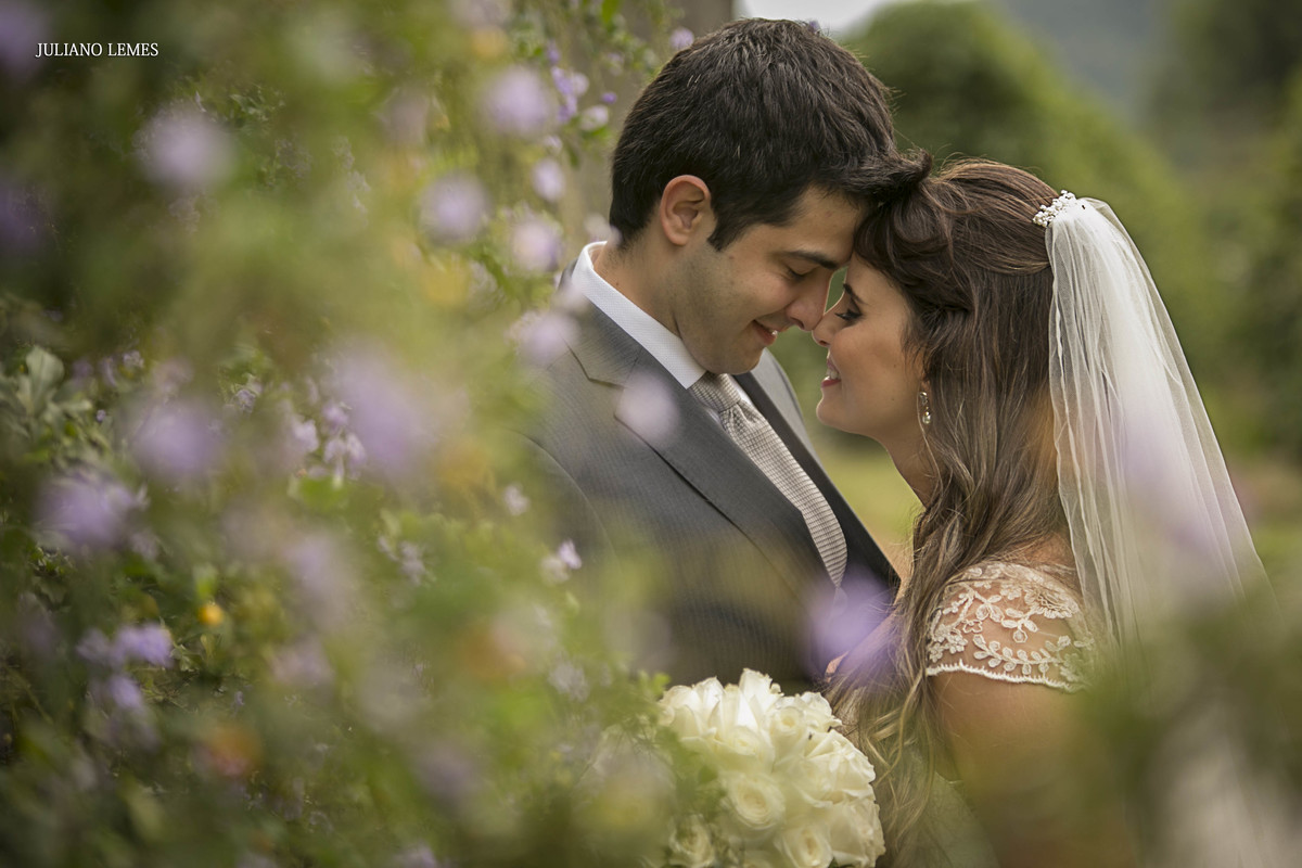 ensaio de casamento, realizado na fazenda pedra negra em tres pontas, proximo a varginha, minas gerais pelo fotografo de casamento e familia juliano lemes, ensaio de erika, com vetido de noiva e rodolfo em minas gerais