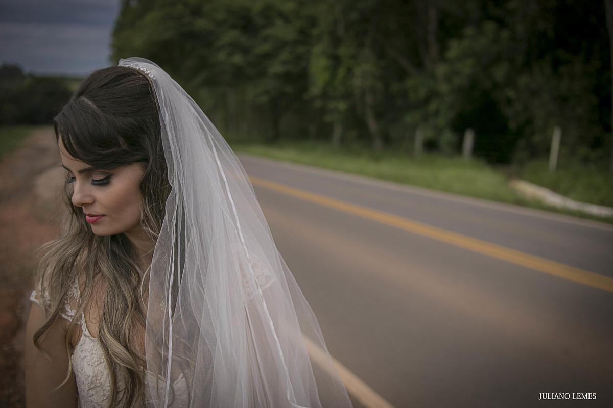 ensaio de casamento, realizado na fazenda pedra negra em tres pontas, proximo a varginha, minas gerais pelo fotografo de casamento e familia juliano lemes, ensaio de erika, com vetido de noiva e rodolfo em minas gerais