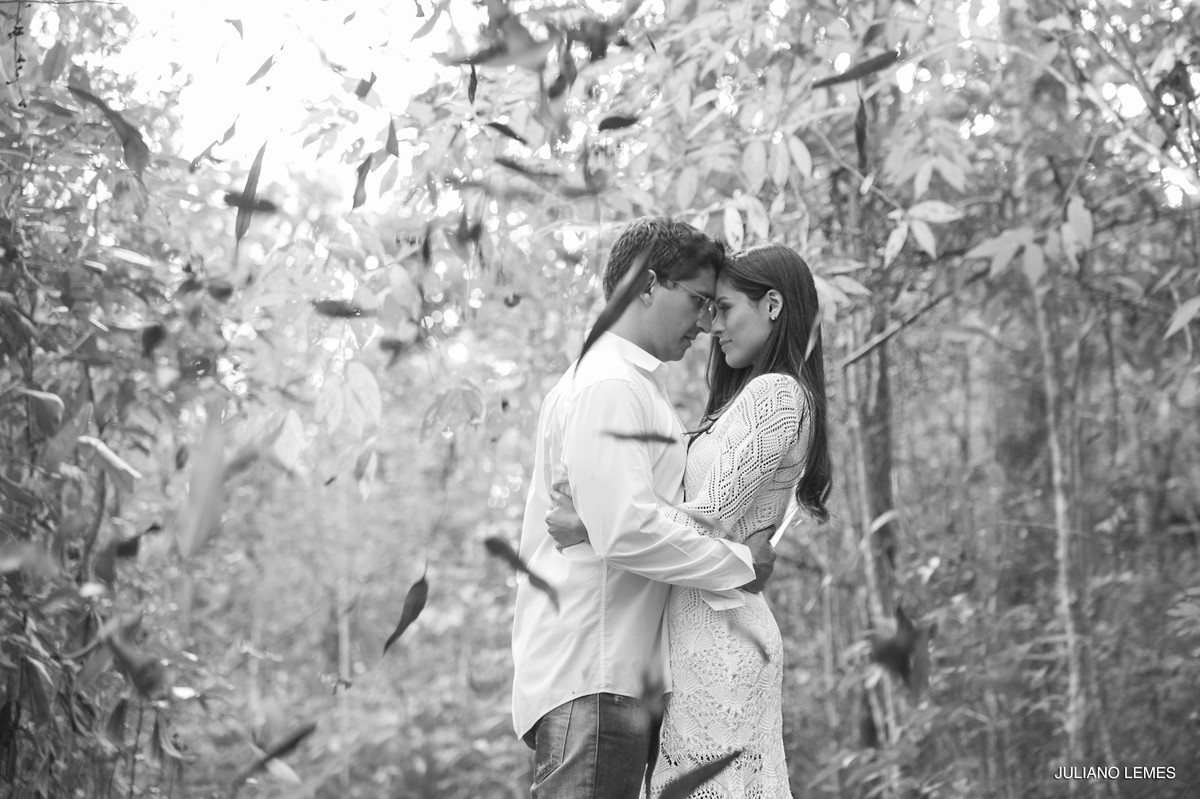 casal de noivos fotogrados por juliano lemes fotografo na cidade de varginha-mg