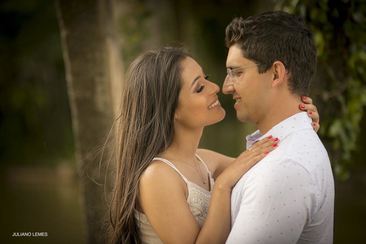 casal de noivos fotogrados por juliano lemes fotografo na cidade de varginha-mg, ensaio pre wedding