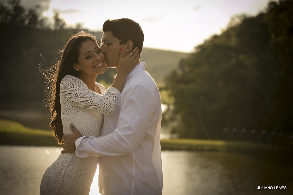 casal de noivos fotogrados por juliano lemes fotografo na cidade de varginha-mg, ensaio pre wedding