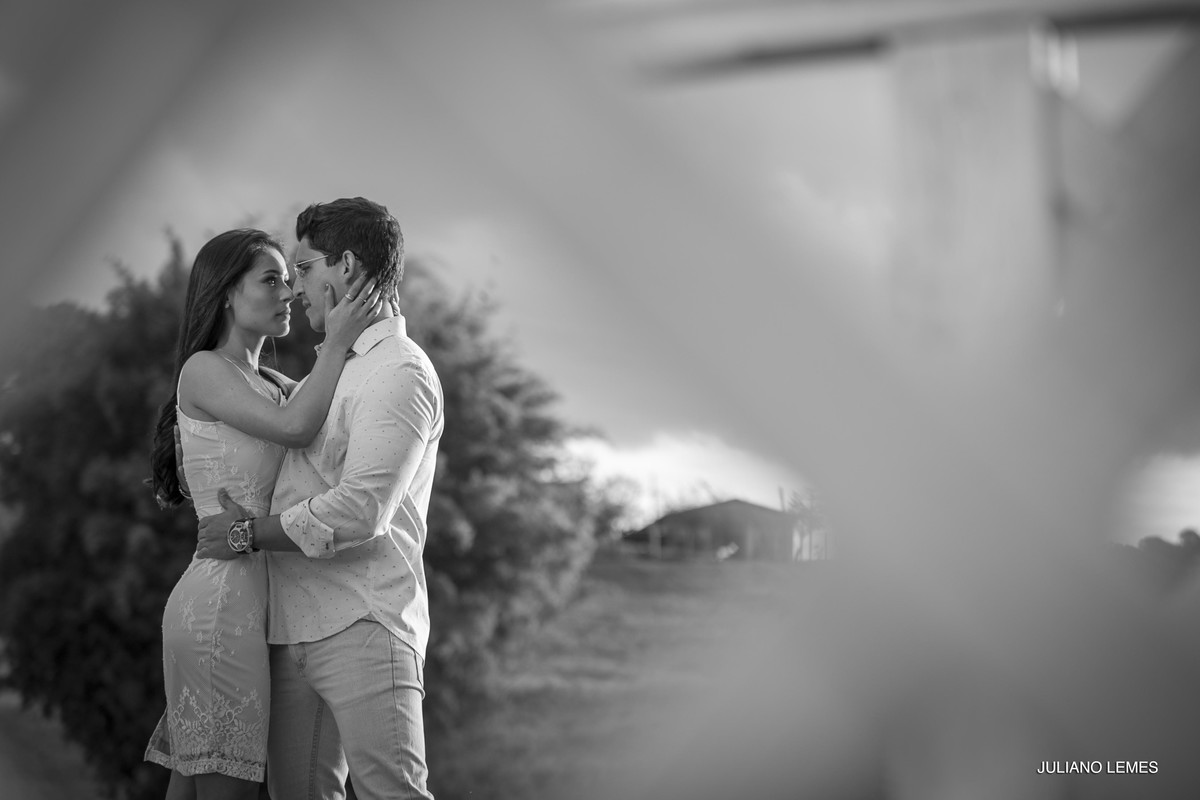 suellen e felipe no ensaio pre wedding, casal que terá o casamento realizado na cidade de varginha, fotografado pelo fotografo de casamento juliano lemes