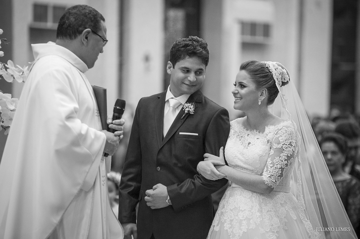 casamento de bruno e gabriela pelo fotografo de casamento juliano lemes da cidade de varginha, realizado na igreja matriz, a noiva usa um vestido lindo e a festa de casamento foi incrível