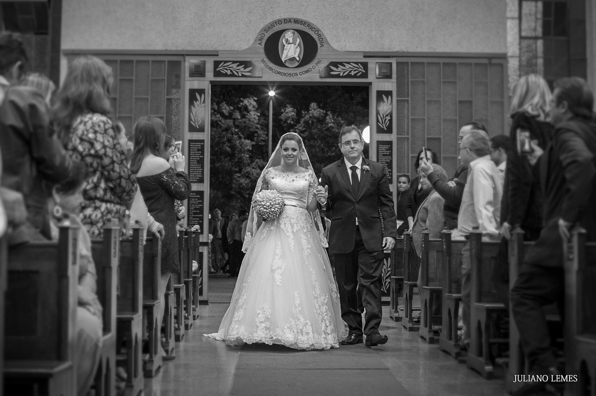 casamento de bruno e gabriela pelo fotografo de casamento juliano lemes da cidade de varginha, realizado na igreja matriz, a noiva usa um vestido lindo e a festa de casamento foi incrível