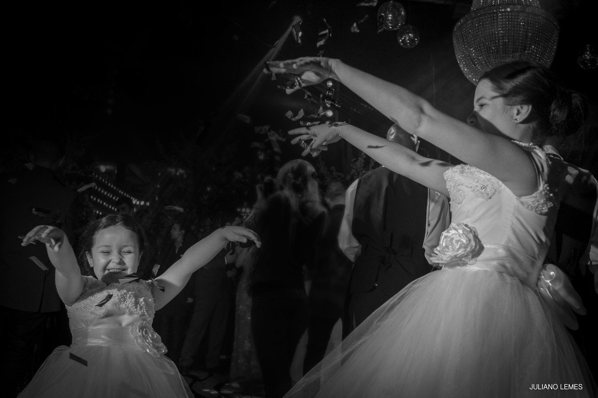 casamento de bruno e gabriela pelo fotografo de casamento juliano lemes da cidade de varginha, realizado na igreja matriz, a noiva usa um vestido lindo e a festa de casamento foi incrível