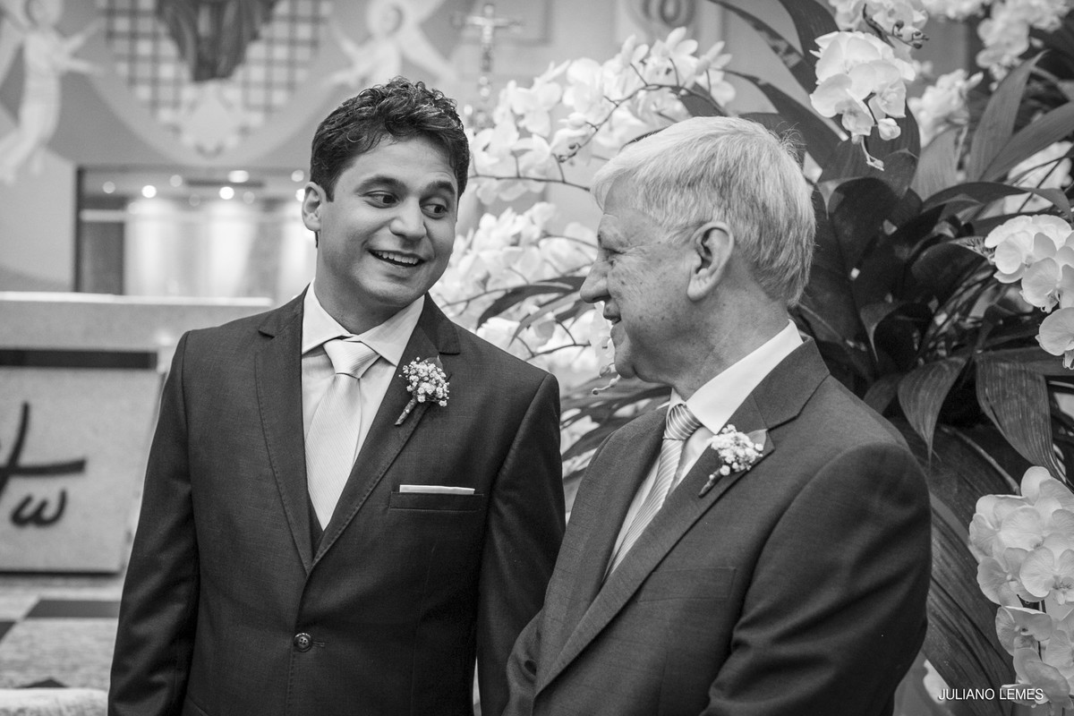 casamento de bruno e gabriela pelo fotografo de casamento juliano lemes da cidade de varginha, realizado na igreja matriz, a noiva usa um vestido lindo e a festa de casamento foi incrível