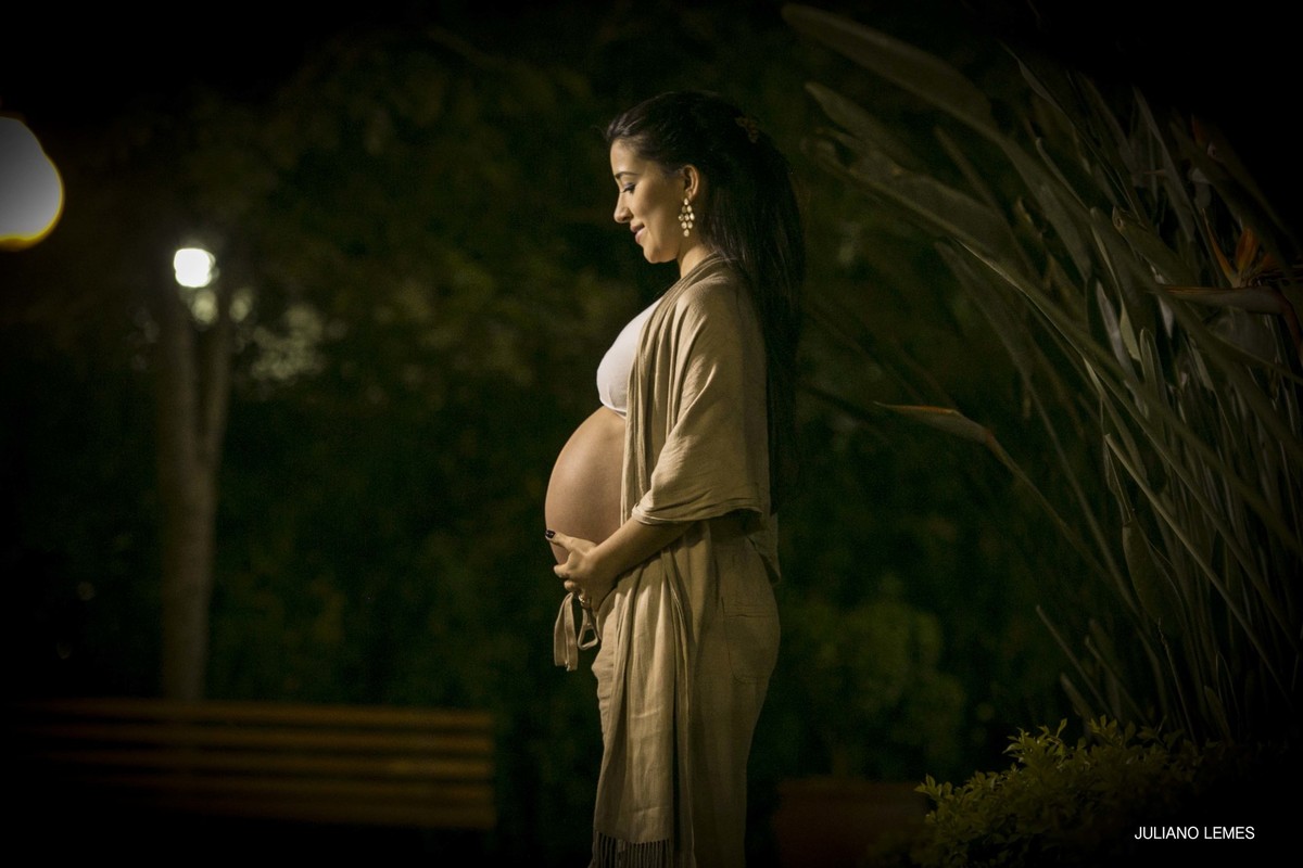 ensaio de gestantes ou grávidas no clube campestre em varginha, fotografado pelo fotografo juliano lemes que fotografa familias e casamentos
