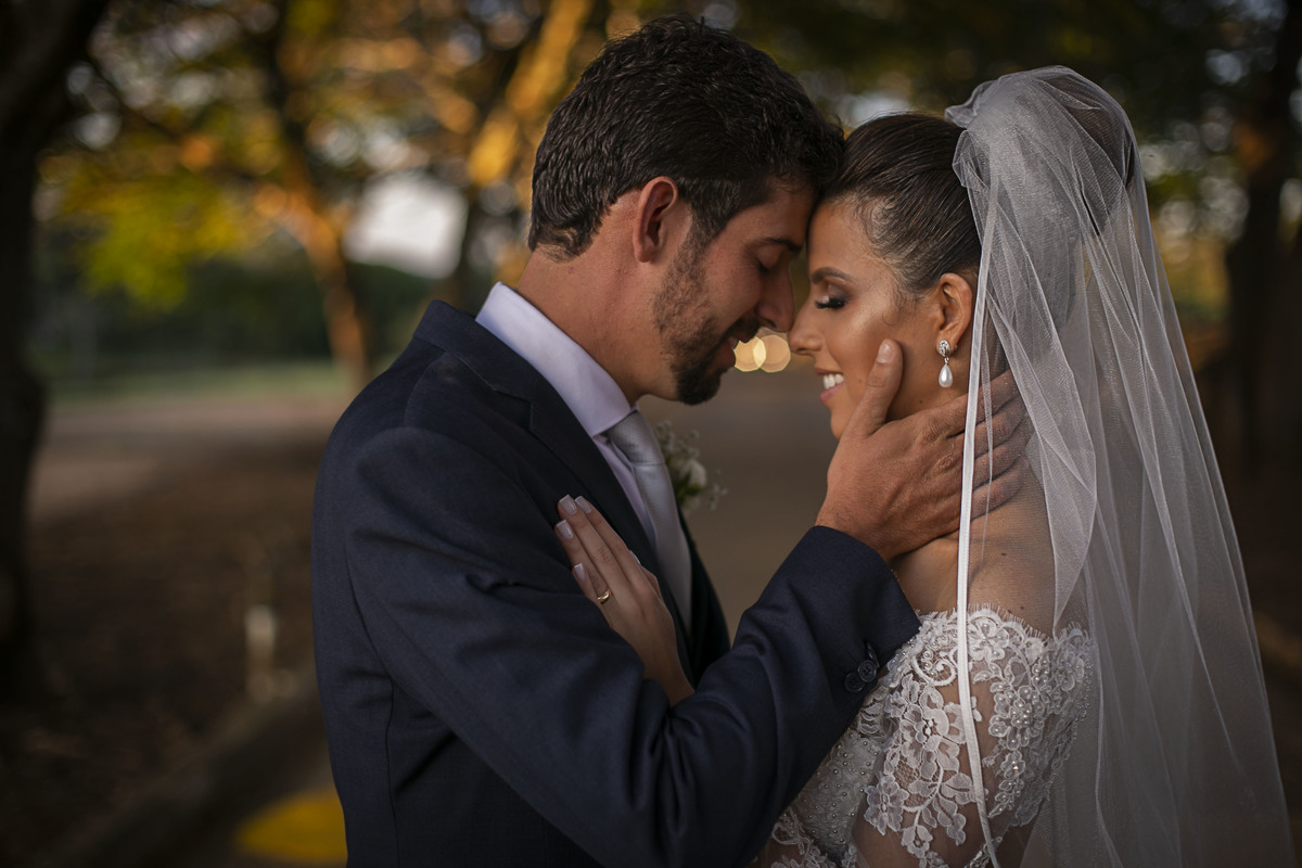 casamento noiva, noivo varginha, cama em Lavras, vestido de noiva, Juliano lemes fotografo de casamento, bouqet de noiva