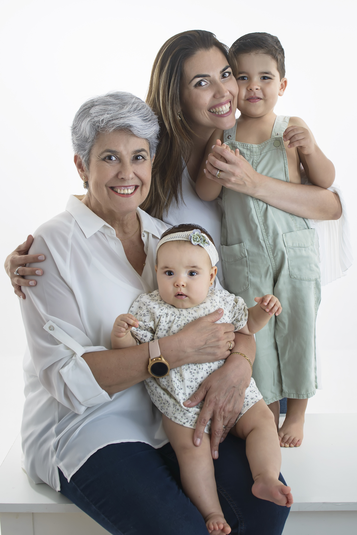 Ensaio com Avós
As 3 Gerações
Fotógrafa Gabriella Arruda
Estúdio Gabi Fotografia
São Paulo - SP
www.gabi.fot.br