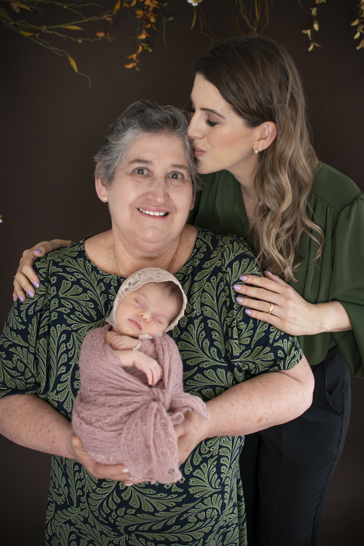 Ensaio com Avós
As 3 Gerações
Fotógrafa Gabriella Arruda
Estúdio Gabi Fotografia
São Paulo - SP
www.gabi.fot.br