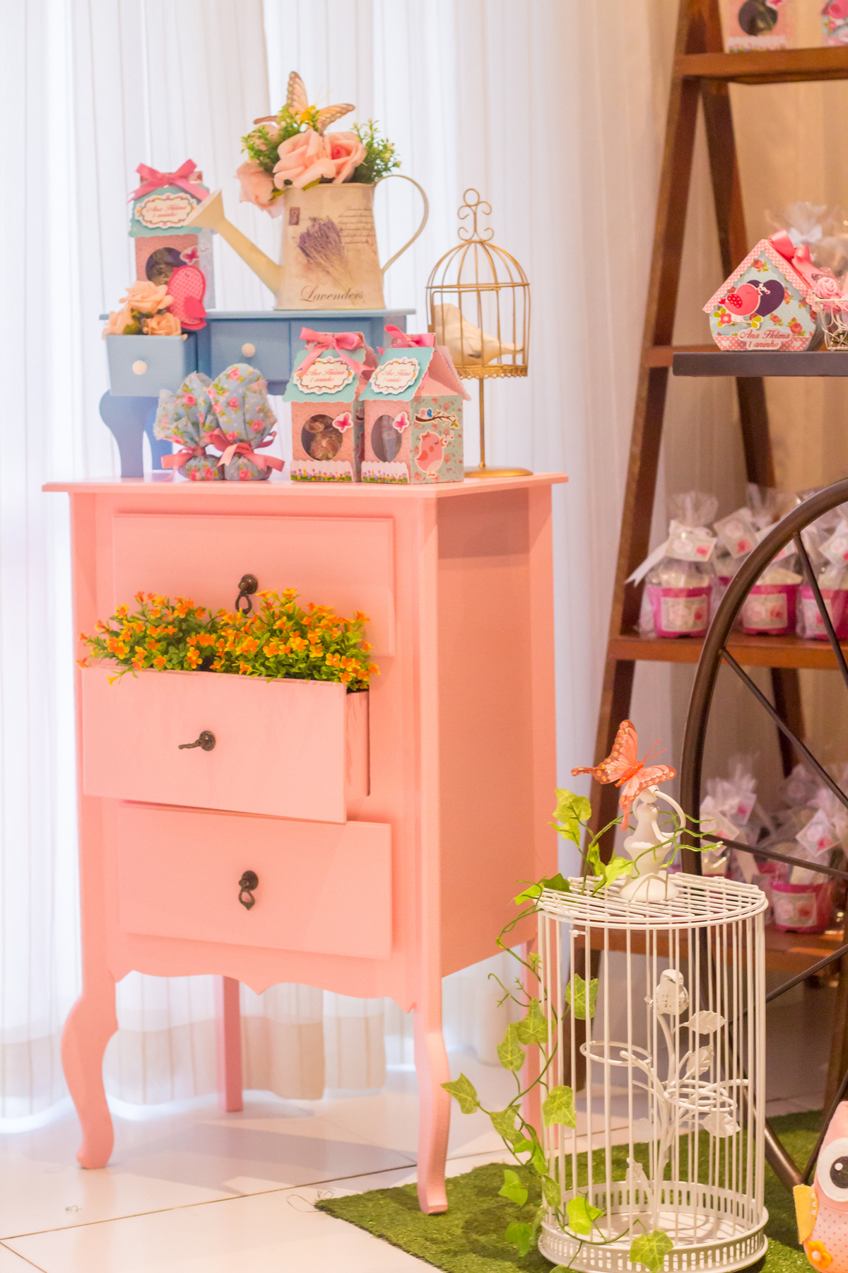 Decoração tema JARDIM ENCANTADO nas cores VERDE e CORES PASTÉIS no click da FOTÓGRAFA de FESTA INFANTIL em SÃO PAULO, SP em uma imagem colorida