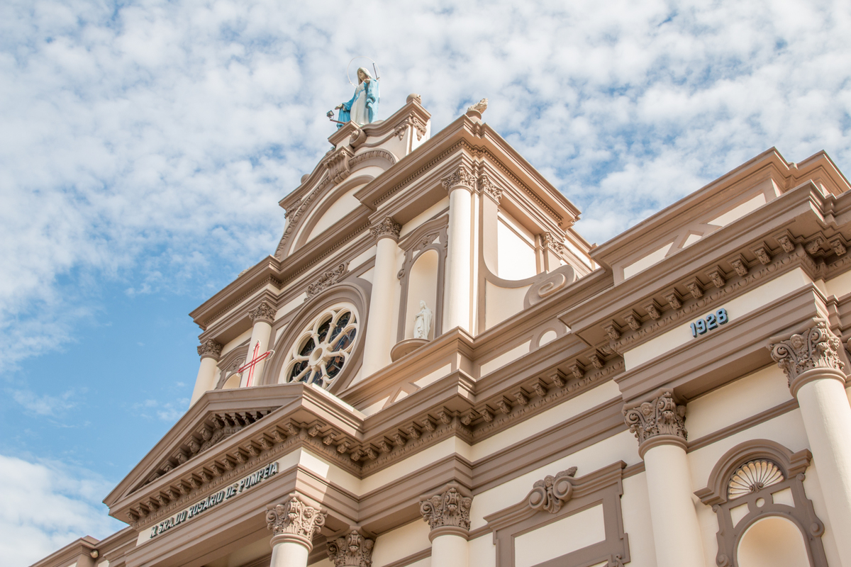 Fachada da IGREJA no click da FOTÓGRAFA de CASAMENTO em SÃO PAULO, SP em uma imagem colorida