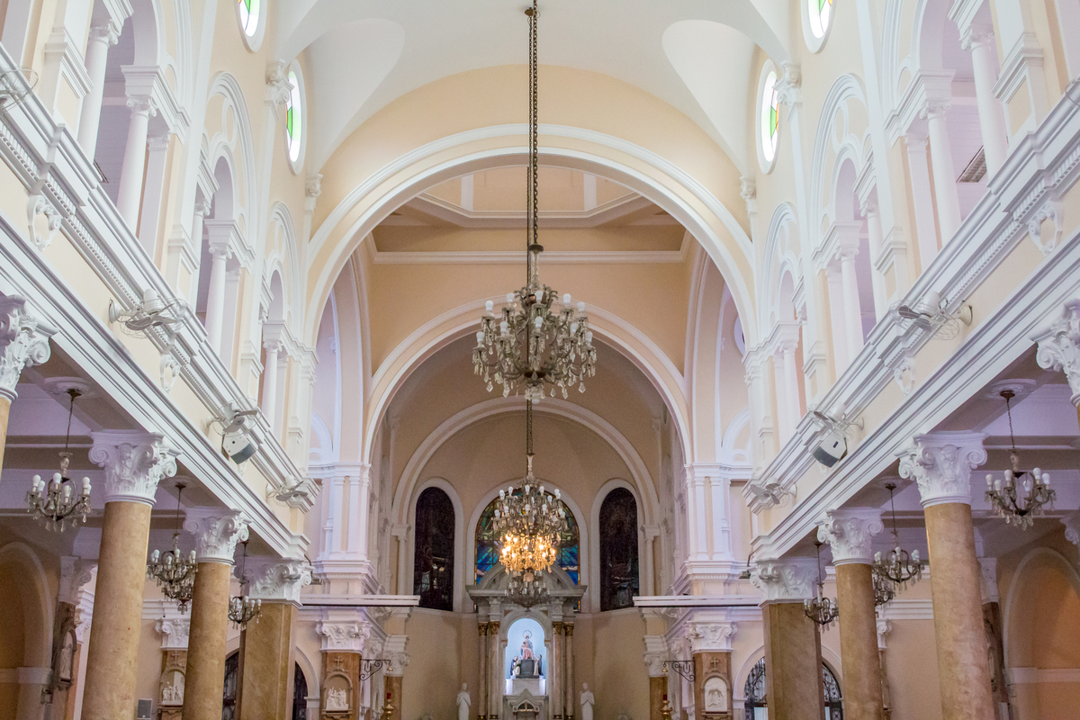 Nave da IGREJA no click da FOTÓGRAFA de CASAMENTO em SÃO PAULO, SP em uma imagem colorida