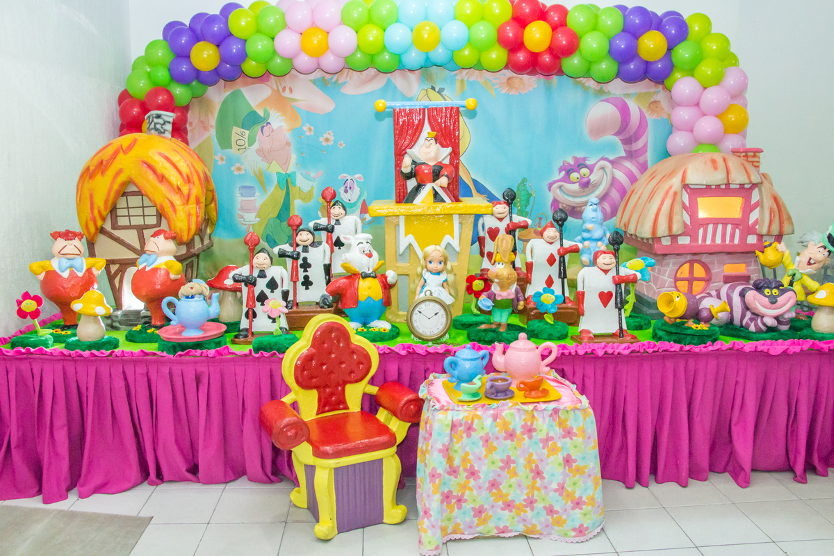 Decoração tema ALICE NO PÁIS DAS MARAVILHAS no click do FOTÓGRAFO de FESTA INFANTIL em SÃO PAULO, SP em uma imagem colorida