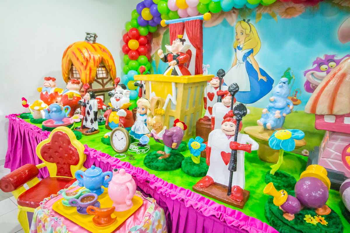Decoração tema ALICE NO PÁIS DAS MARAVILHAS no click do FOTÓGRAFO de FESTA INFANTIL em SÃO PAULO, SP em uma imagem colorida