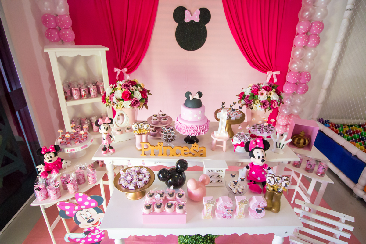 Decoração tema MINNIE nas cores ROSA e BRANCO no click do FOTÓGRAFO de FESTA INFANTIL em SÃO PAULO, SP em uma imagem colorida