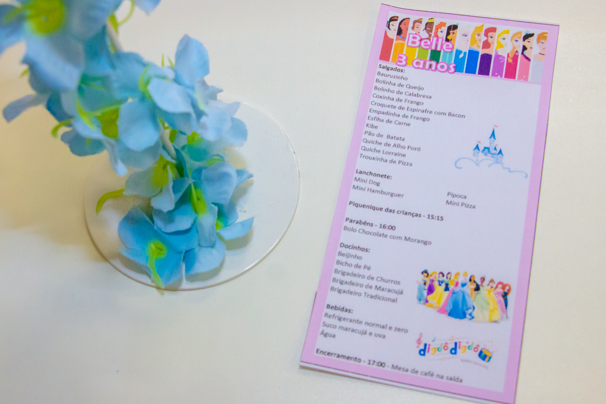 Decoração tema PRINCESAS nas cores ROSA, DOURADO e LILÁS no click do FOTÓGRAFO de FESTA INFANTIL em SÃO PAULO, SP em uma imagem colorida