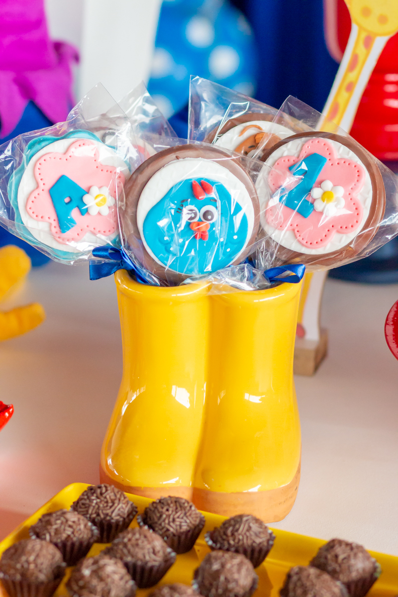 Decoração tema GALINHA PINTADINHA no click do FOTÓGRAFO de FESTA INFANTIL em SÃO PAULO, SP em uma imagem colorida