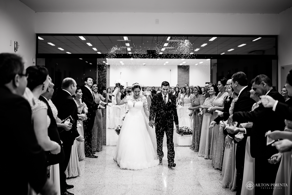 saida da igreja com arroz