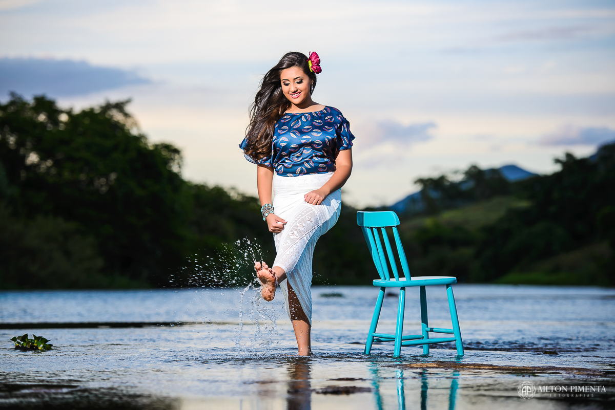 ensaio 15 anos na cachoeira se molhando