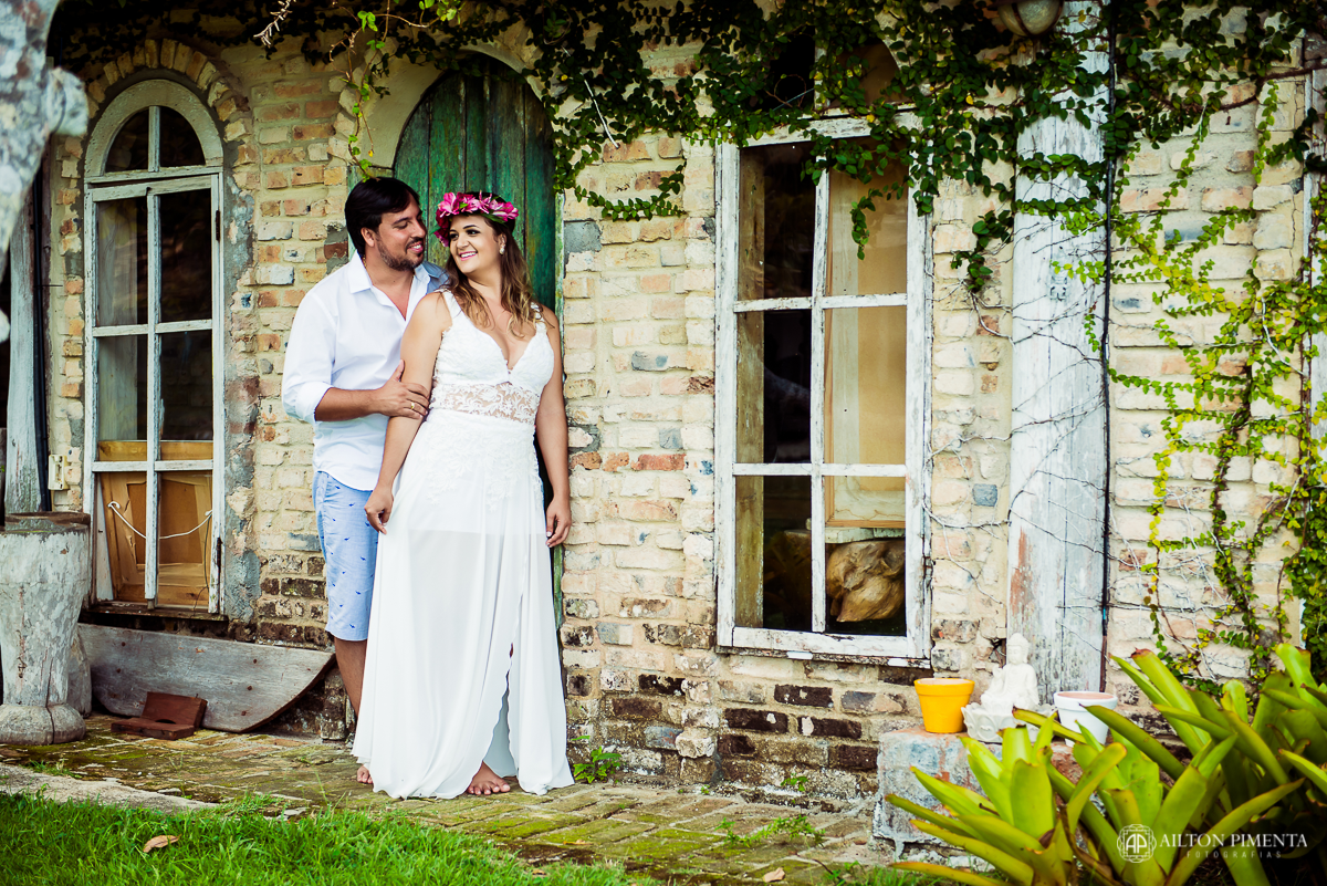 fotos de noivos com guirlanda