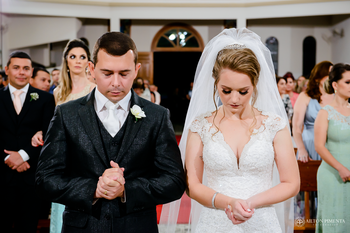 noiva no altar
