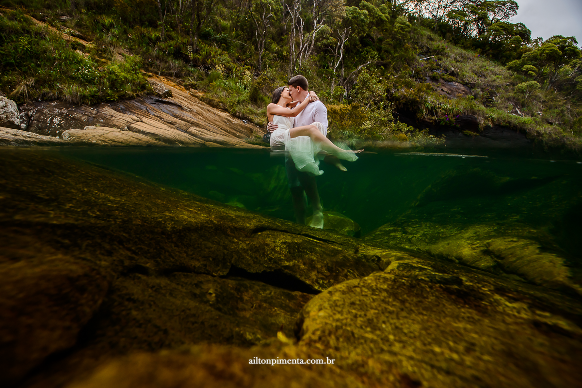 fotos pre casamento dentro da agua