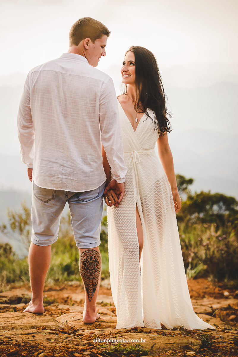 foto pegando tatuagem