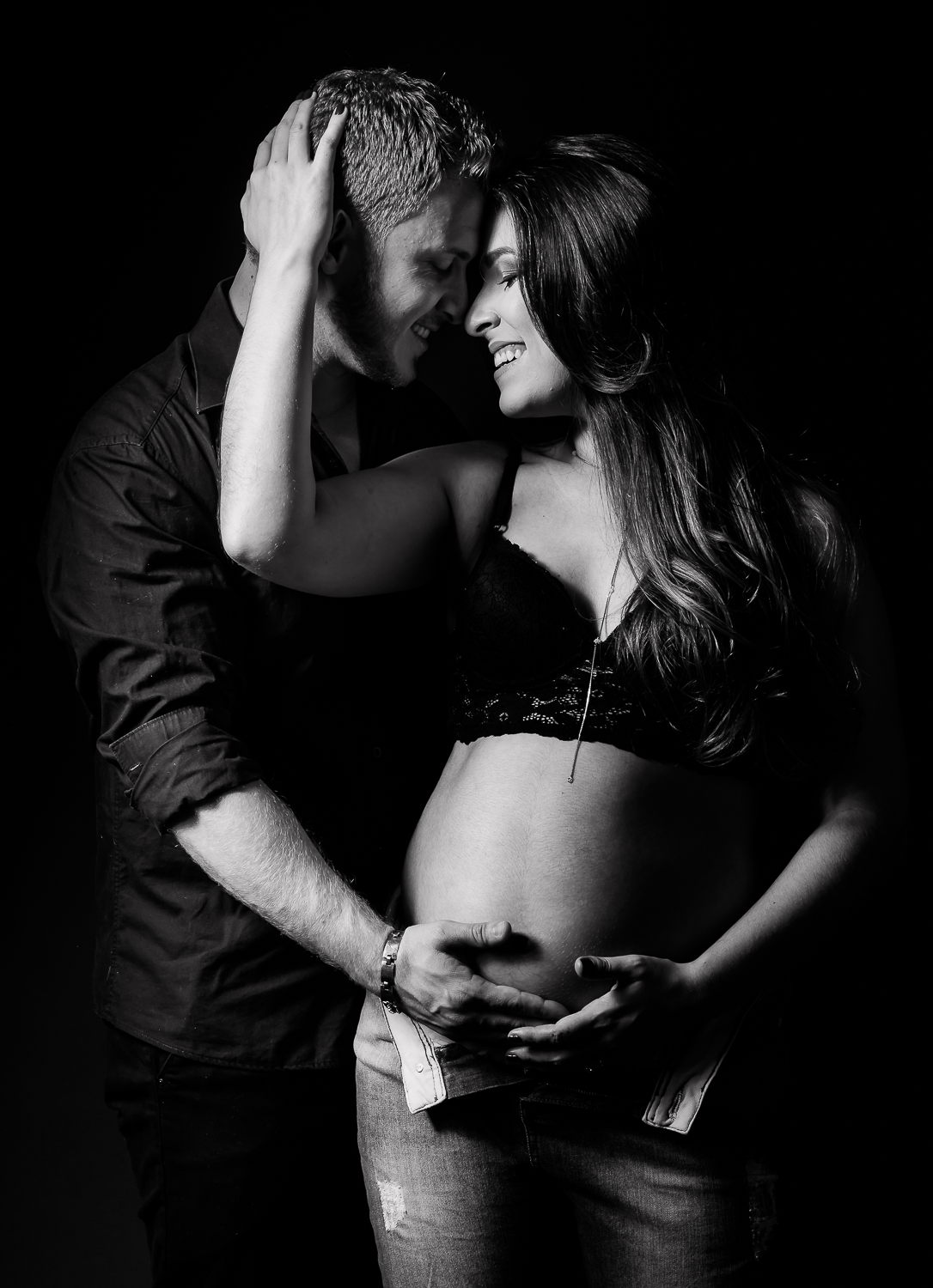 foto de gestante preto e branco 