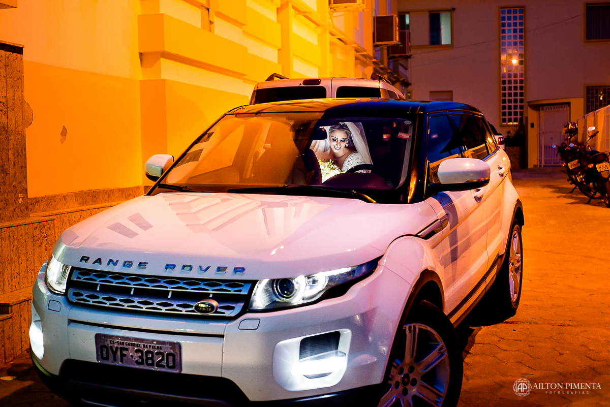 foto de noiva no carro