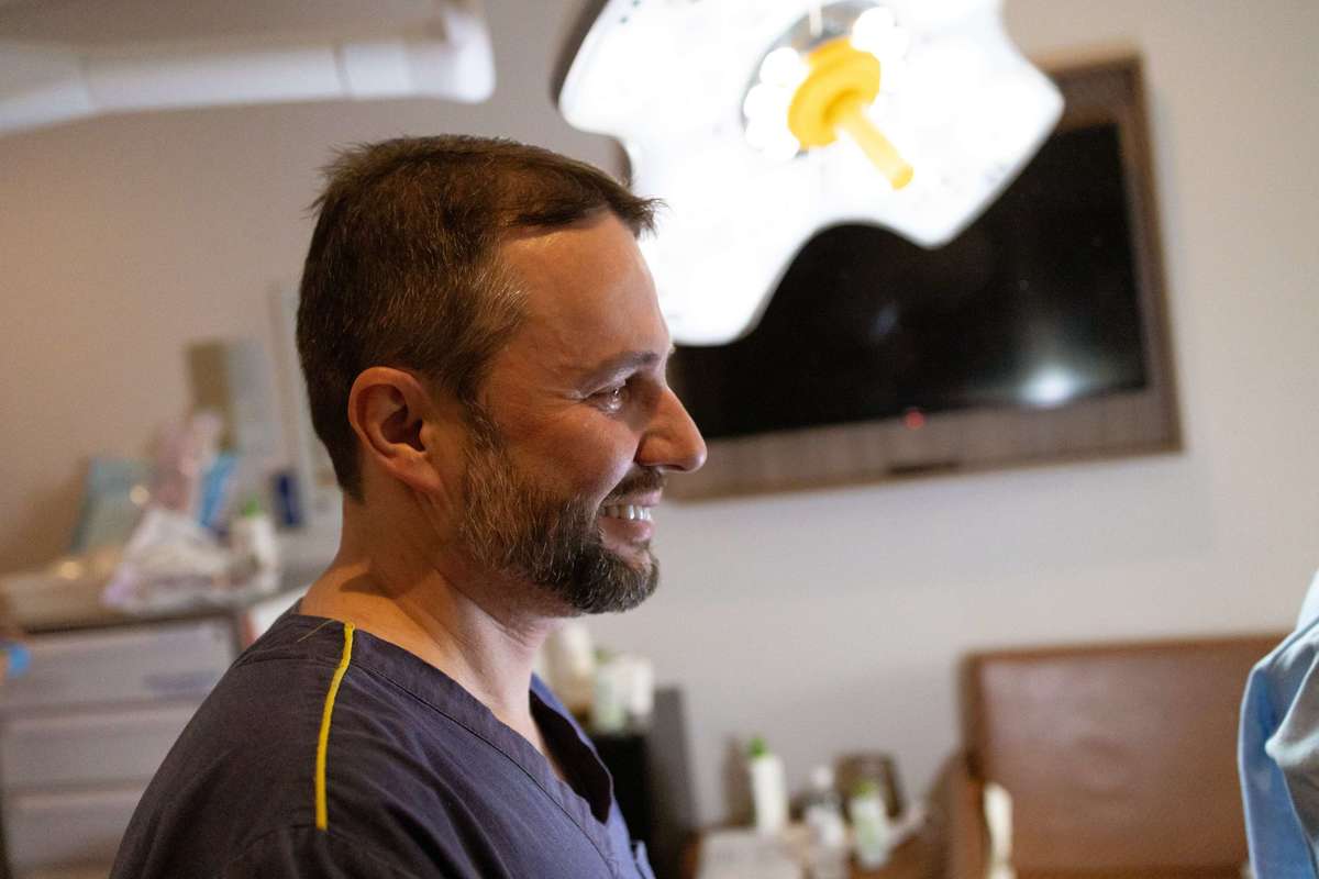 O sorriso e olhar emocionado do papai 