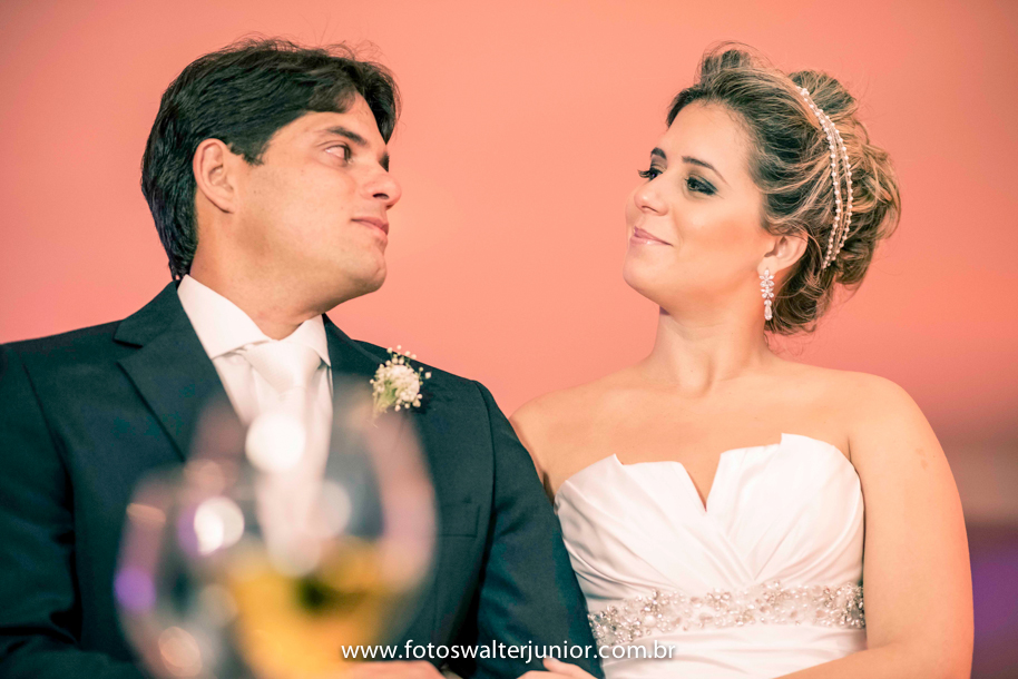 Que olhar carinhoso da noiva para seu noivo na cerimonia do seu casamento em Porto Seguro , Foto de casamento ,Walter Junior