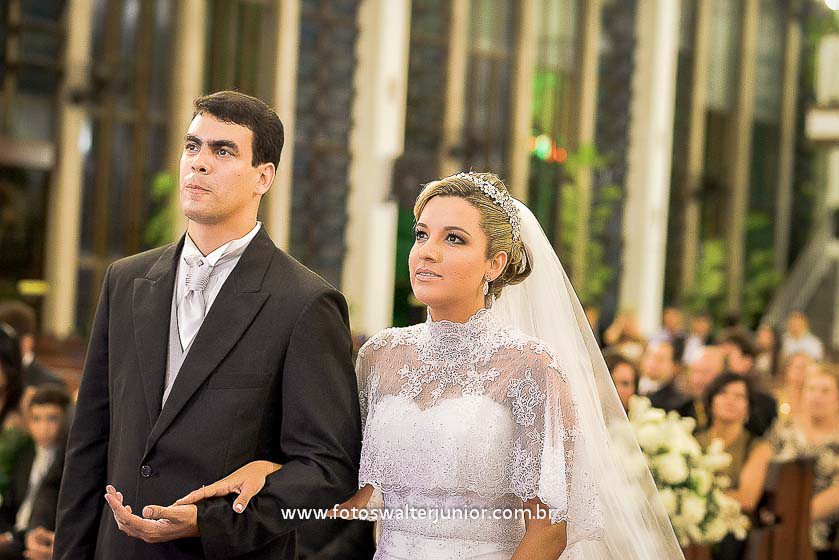 casal no altar