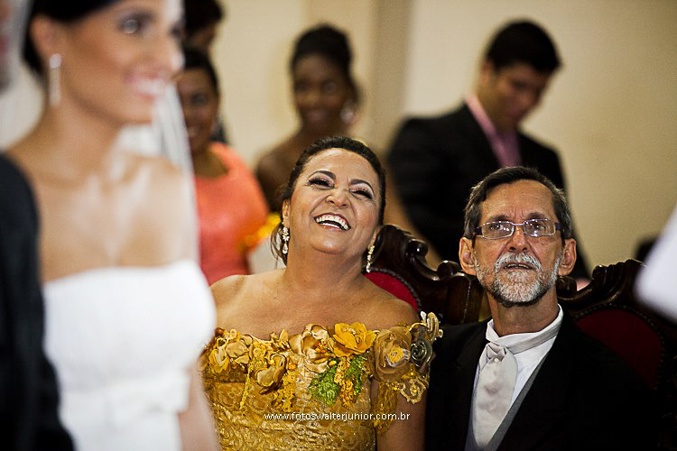 pais dos noivos felizes